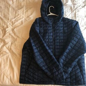 Men’s thermoball North Face jacket.
